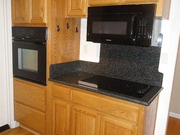 4th image of 8131 Waikiki Dr