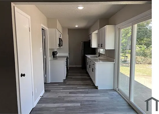 4 bed, 1362 sqft, $2,900 — Photo 4
