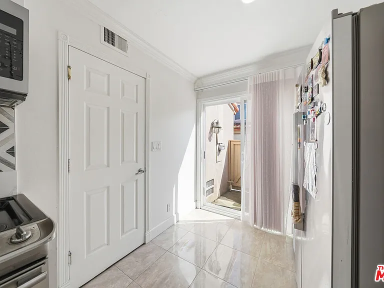 3442 Del Amo Blvd — Photo 21