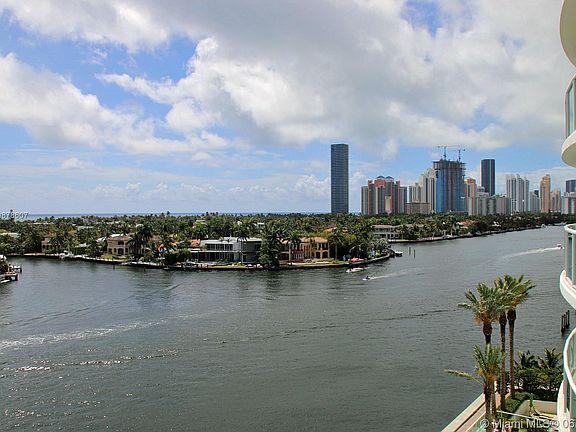 5th image of 20201 E Country Club Dr APT 704