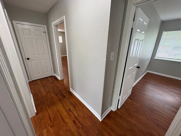 1307 Corona Dr — Photo 23