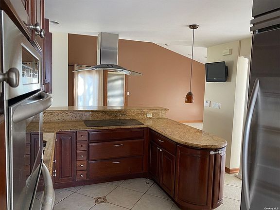 5th image of 87 Parkway Dr