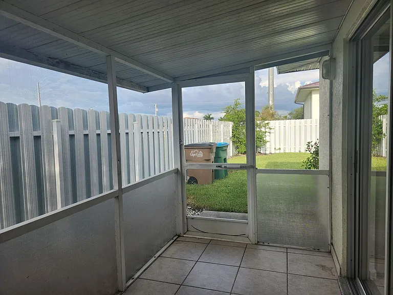 1623 SW Santa Barbara Pl — Photo 4
