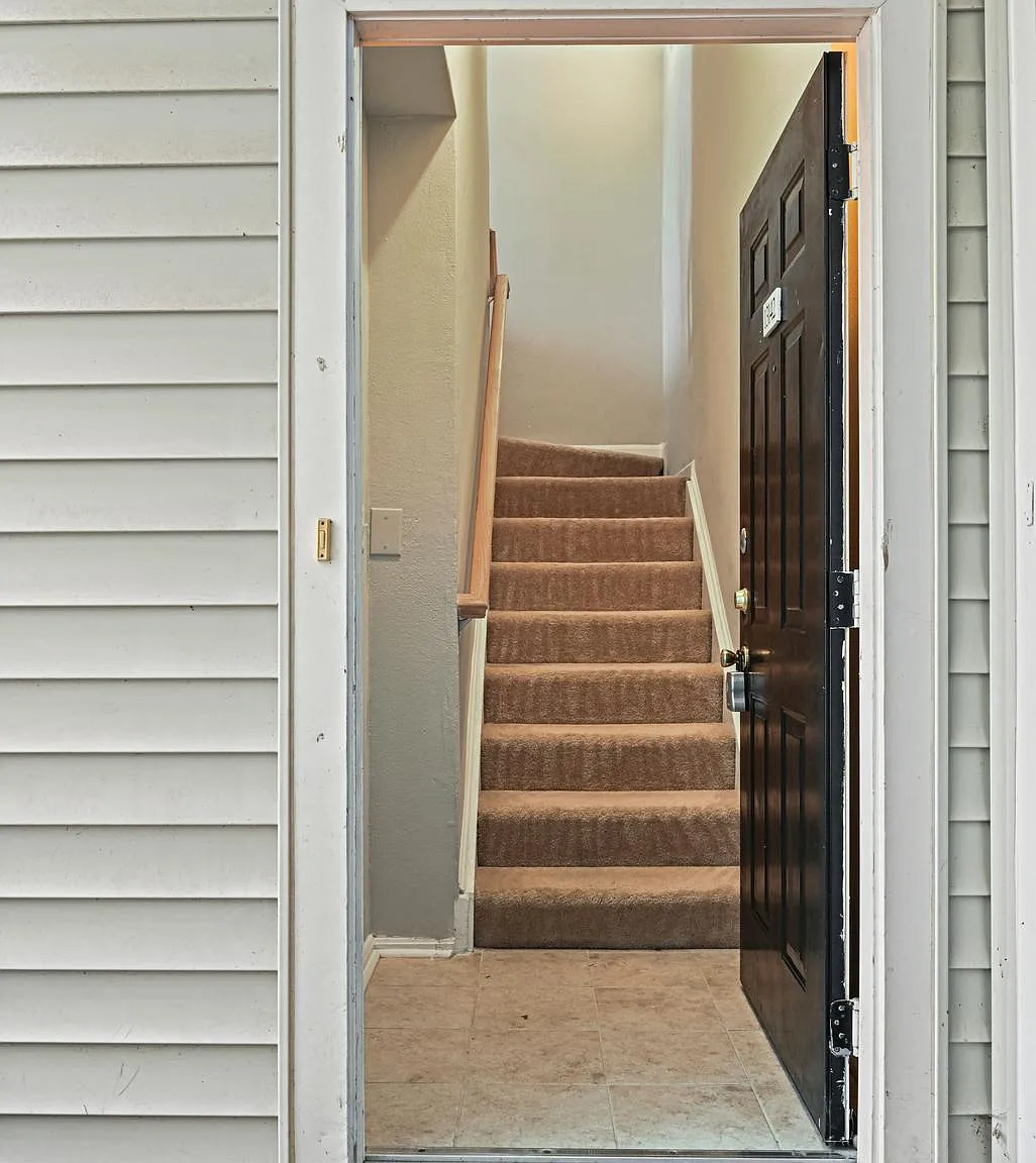 3 bed, 1.5 bath, 1238 sqft, $2,350 — Photo 3