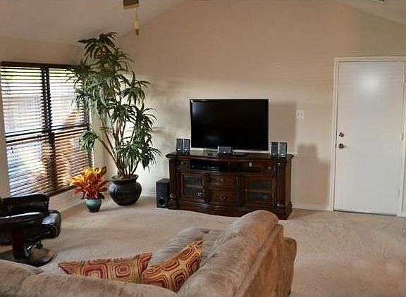 4th image of 2813 Foxglen Dr