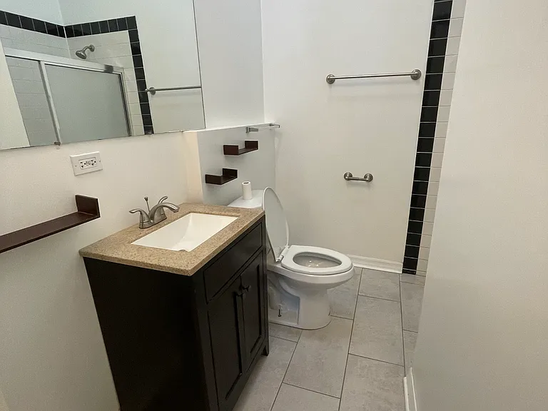 1541 W Chicago Ave #4 — Photo 8