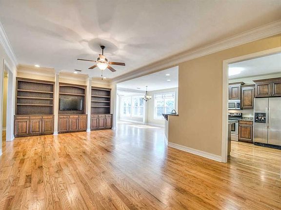 3rd image of 5856 Appomattox Ct