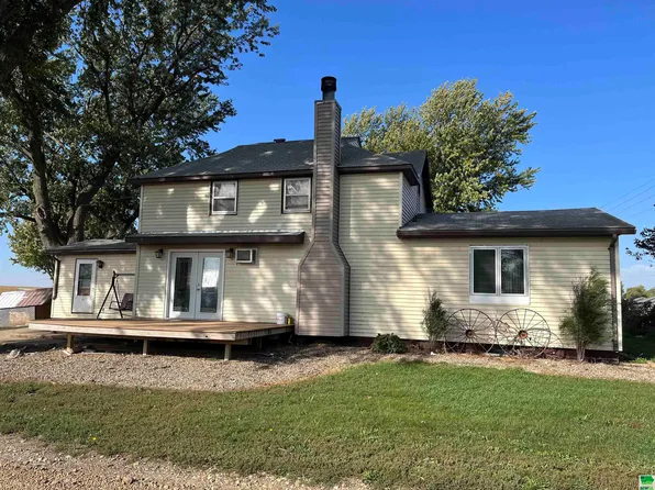 3561 440th St, Orange City, IA 51041
