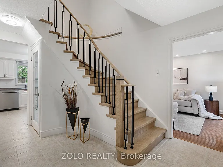 272 Elman Cres — Photo 5
