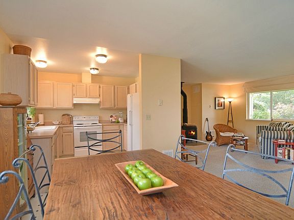 5th image of 876 Cherry Ave NE