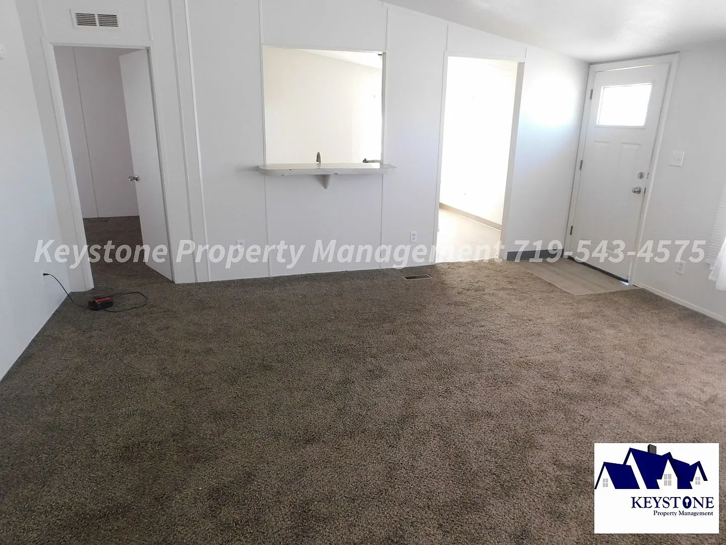 Spacious 3-Bedroom, 2-Bath Ranch-Style Home $1400/$1400 — Photo 2