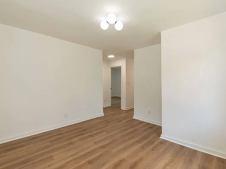 423 E Rockspring St — Photo 8