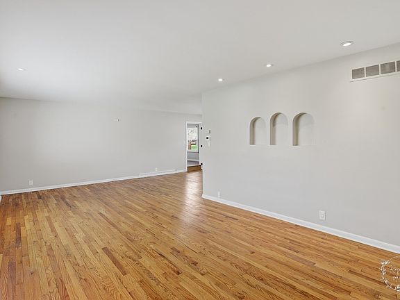 3rd image of 410 S Chicago St