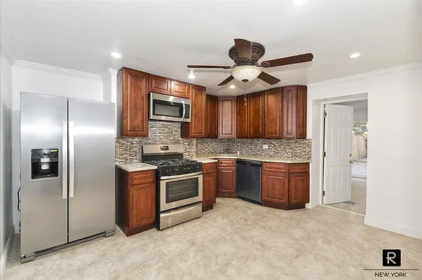 Rented by R New York | media 23