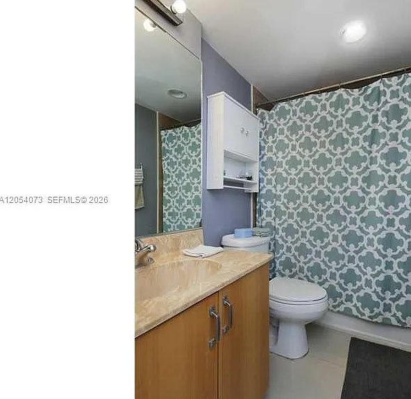 7501 E Treasure Dr #8C — Photo 15