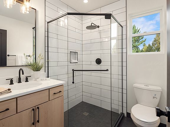 5th image of 12226 NE 70th St #B