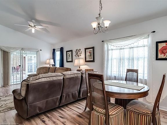 5th image of 580 Summer Hill Dr