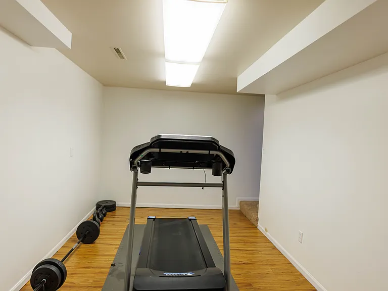 2750 Greenbriar Dr — Photo 22