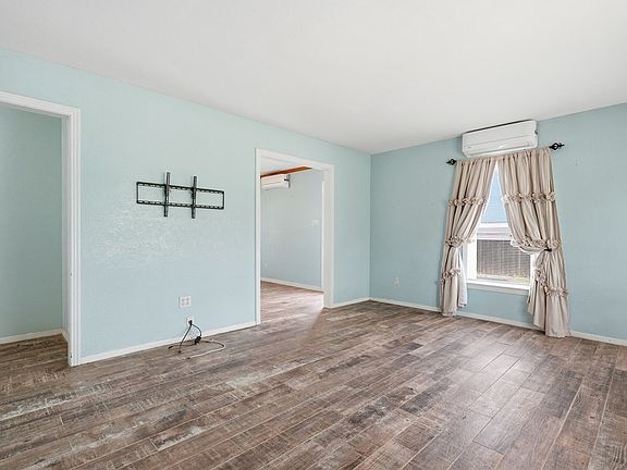 5th image of 809 N Kossuth St