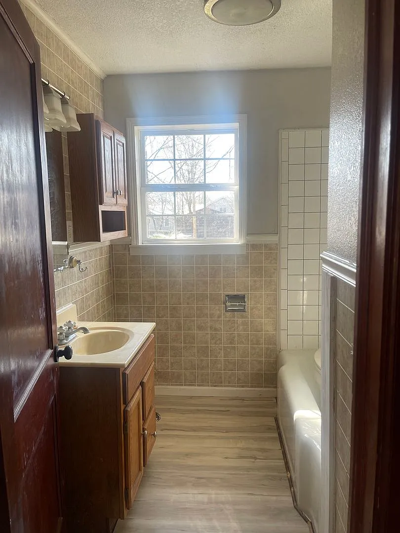 Charming 2 Bed 1 Bath Home : Aurora MO — Photo 2