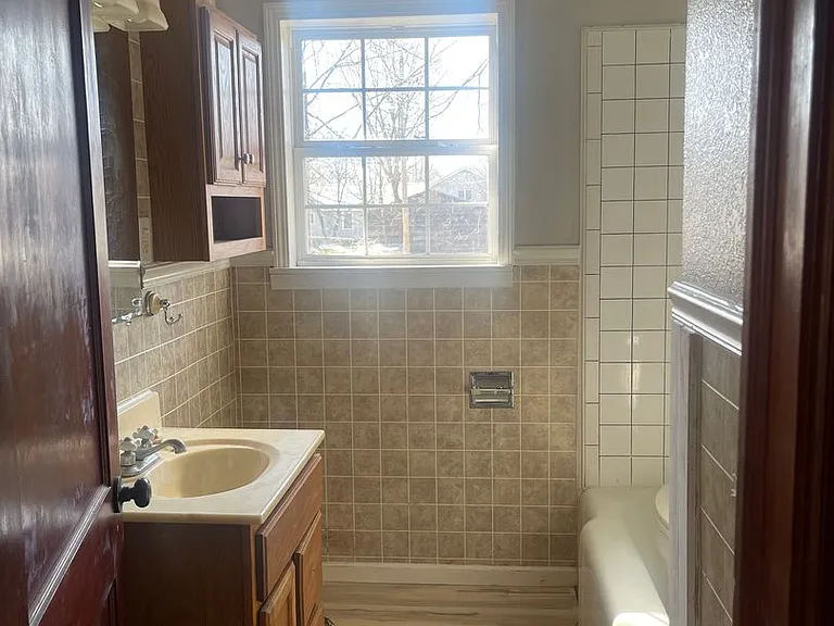 1011 S Rinker Ave — Photo 2