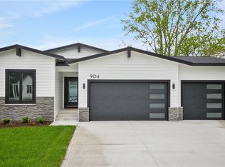 904 Roosevelt St, Polk City, IA 50226