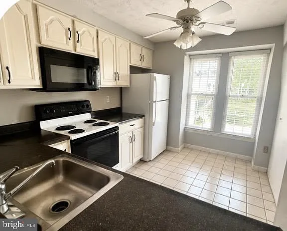 3 bed, 1.5 bath, 2178 sqft, $2,800 — Photo 4