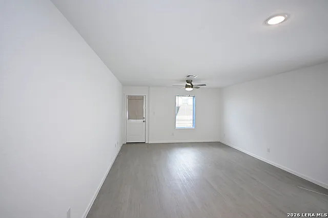3 bed, 2.5 bath, 1360 sqft, $1,295 — Photo 3