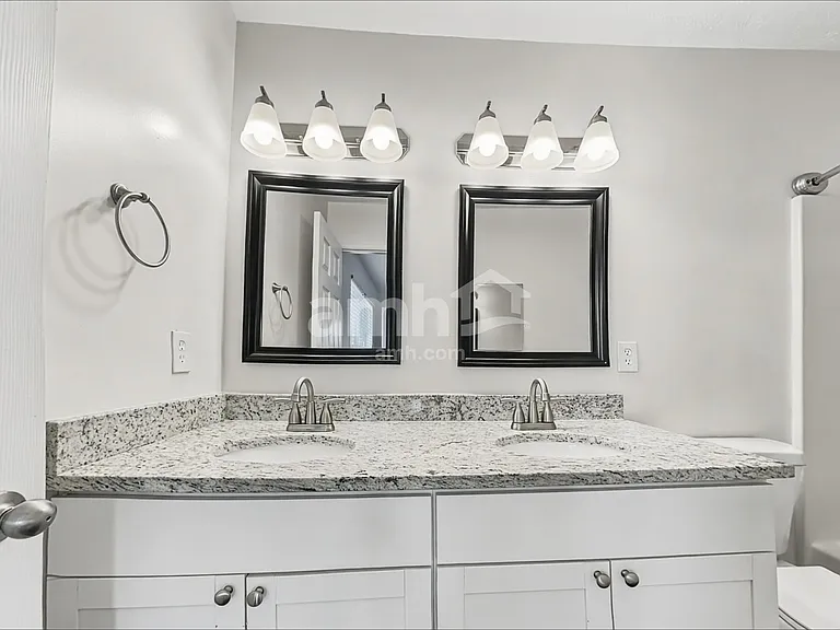 7694 Hillsdowne Cir — Photo 11