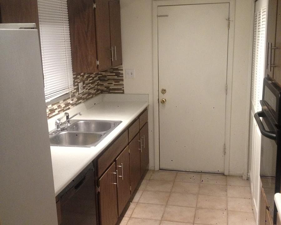 1st image of 1638 E Manhatton Dr