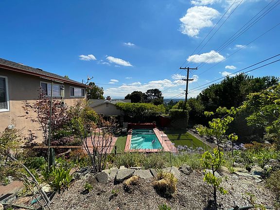 2nd image of 3847 Vineyard Dr