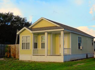 1201 N Terry St, Rockport, TX 78382