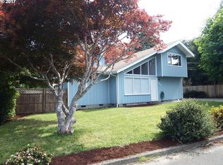 560 Regents Pl, Reedsport, OR 97467