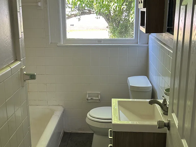 100 2nd St NE — Photo 8