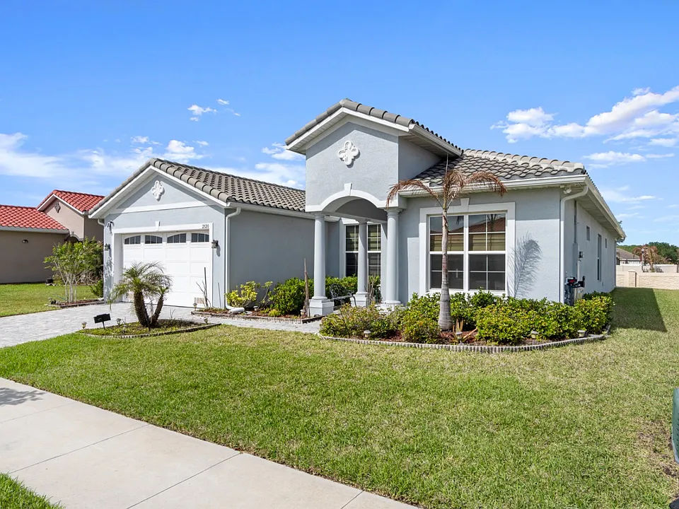 2320 Symphony Cir