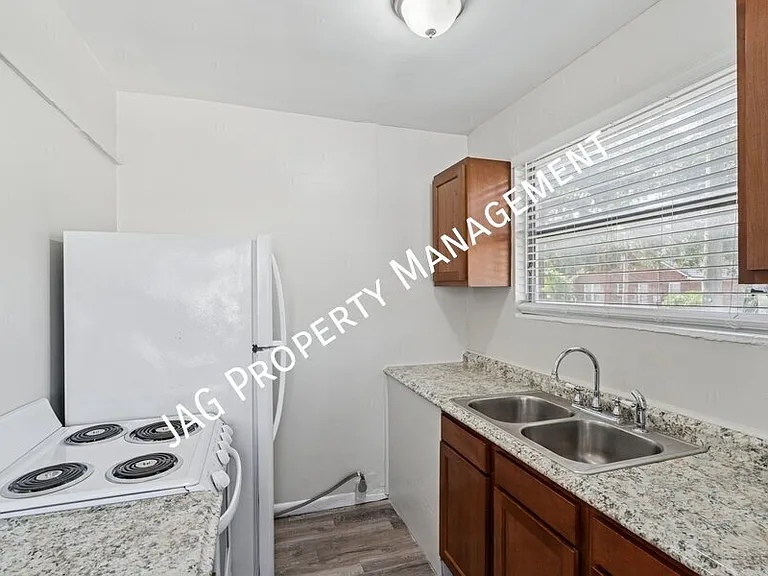 1123 Lasalle St #1 — Photo 3