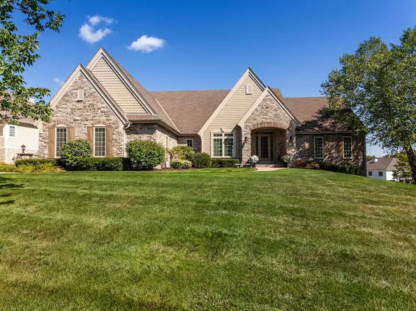 W211N5458 Carters Crossing CIRCLE, Menomonee Falls, WI 53051
