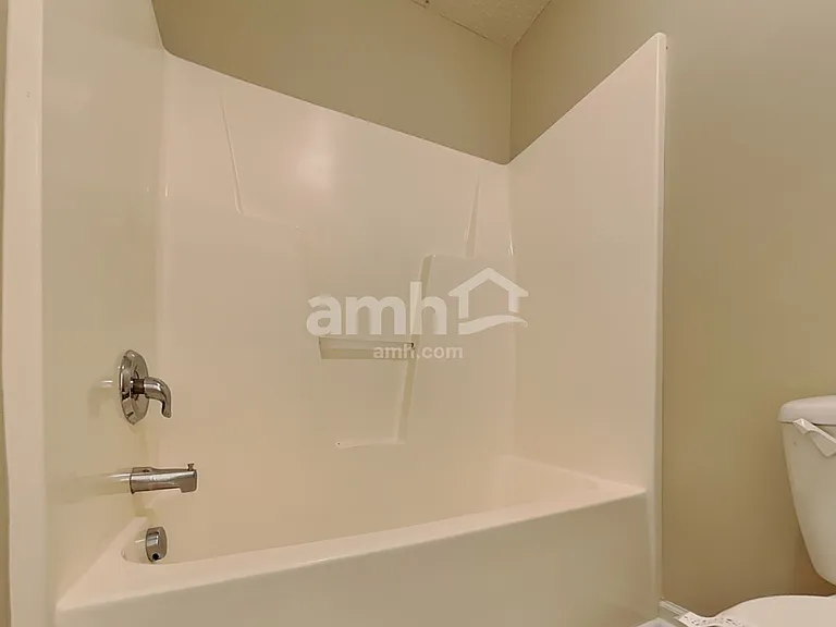 96 Imperial Dr — Photo 13