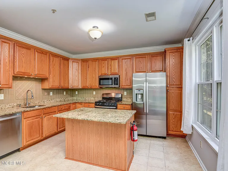 574 Saint Andrews Pl — Photo 10