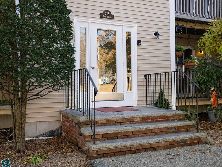 218 High St #4 — Photo 3