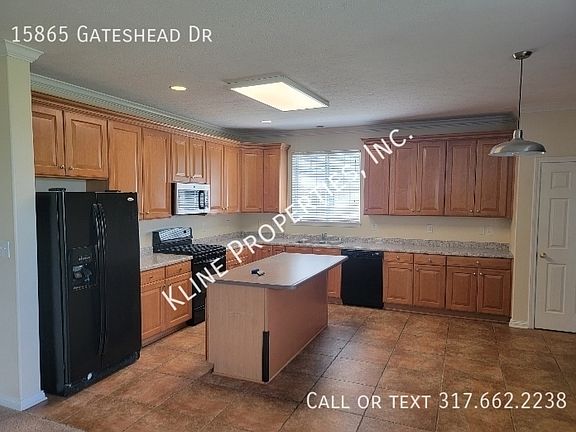 3rd image of 15865 Gateshead Dr