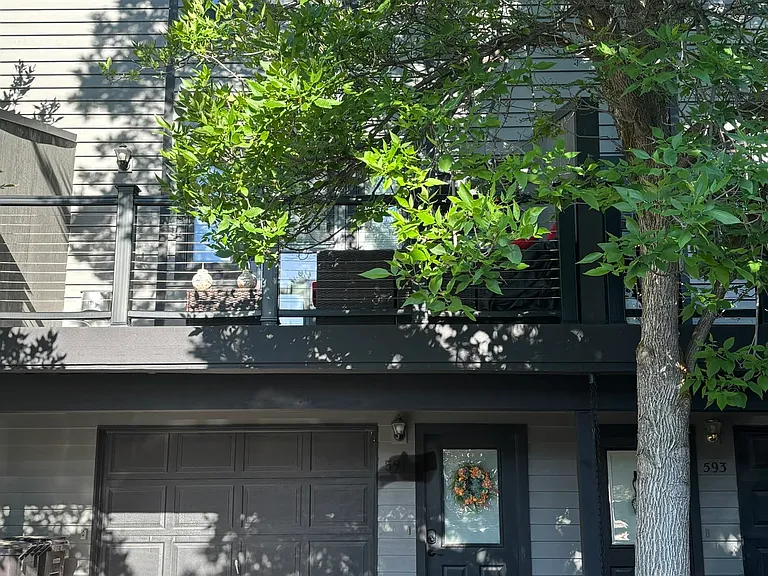 591 W Broadway Ave — Photo 2