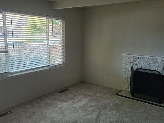 2nd image of 645 Begonia Way APT 1