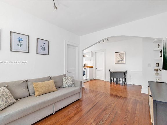 5th image of 642 Michigan Ave APT 11