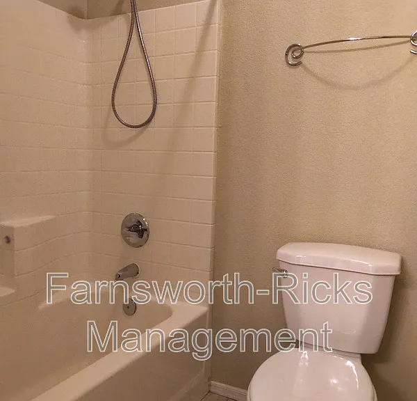 1154 E Locust Dr — Photo 12
