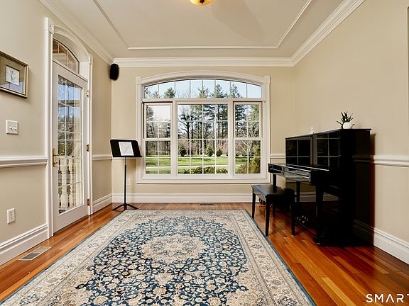 4th image of 10 Whispering Hollow Court