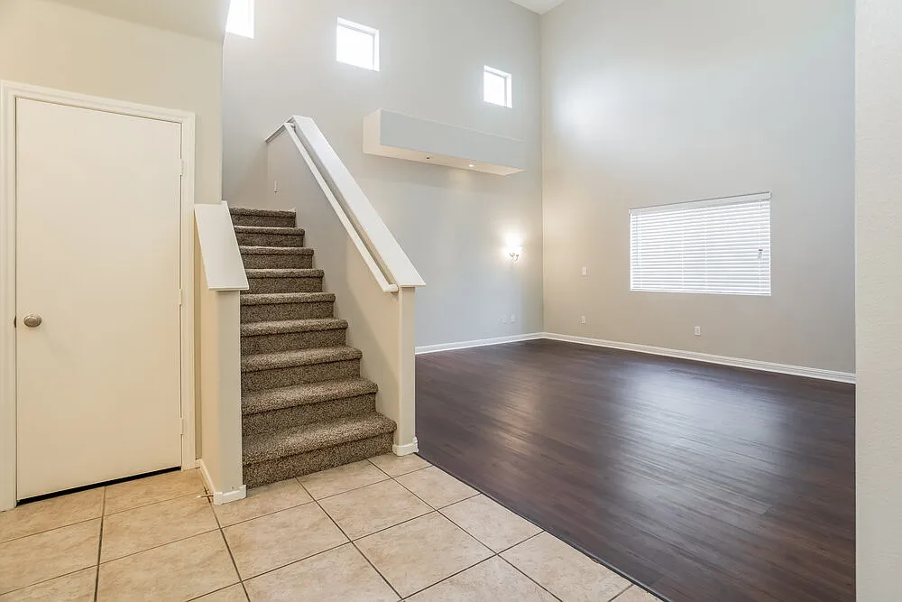 4 bed, 2.5 bath, 1684 sqft, $2,310 — Photo 2