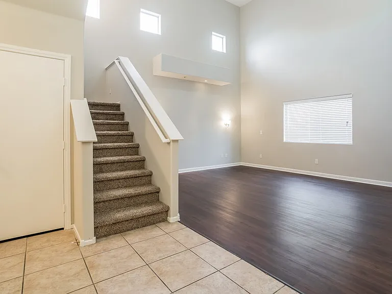 4933 Royal Lake Ave — Photo 2