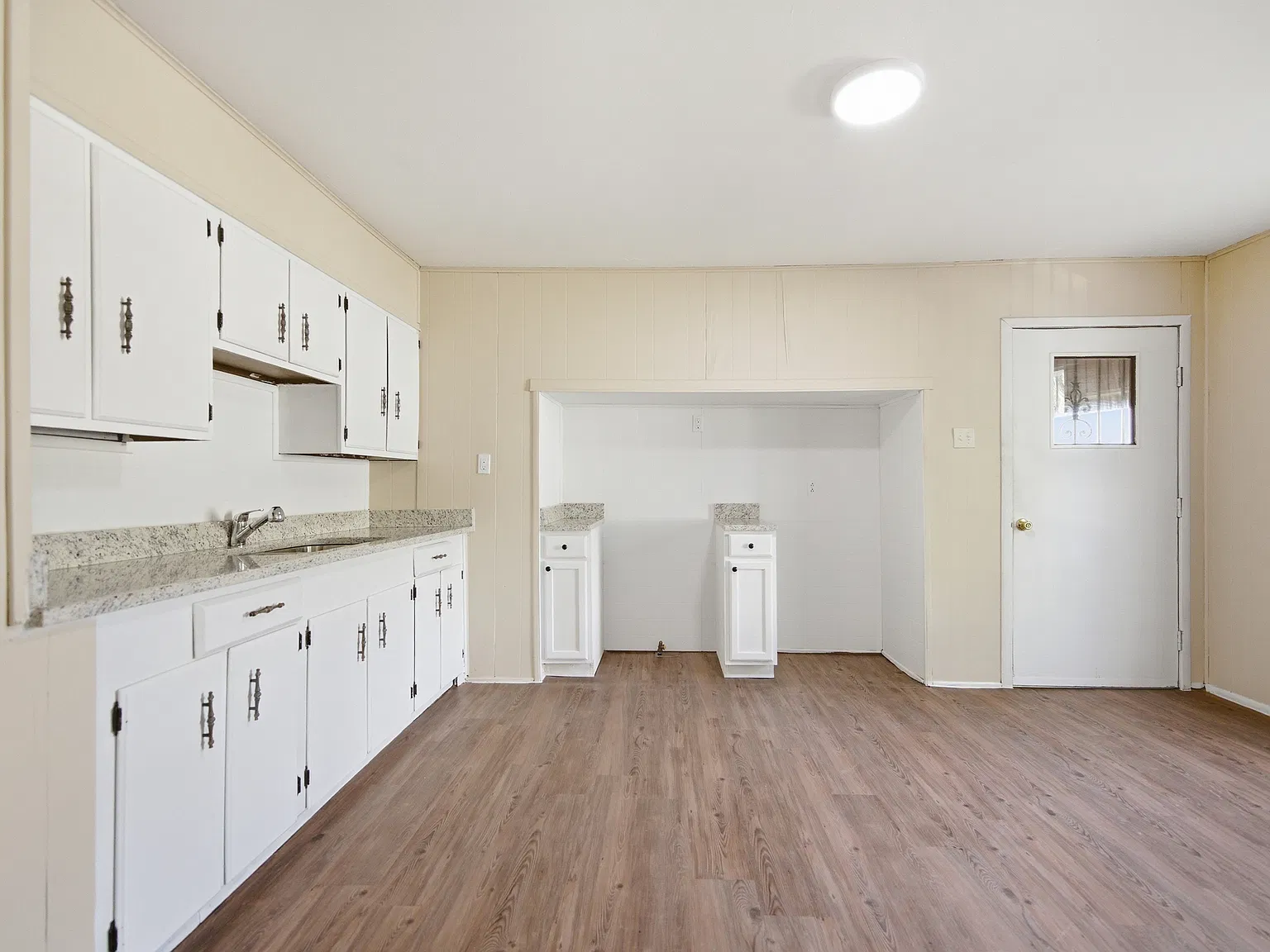 3 bed, 816 sqft, $1,300 — Photo 3