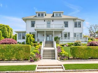 102 Shore Rd, Flushing, NY 11363